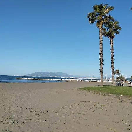 Alhondiga El Palo 公寓
